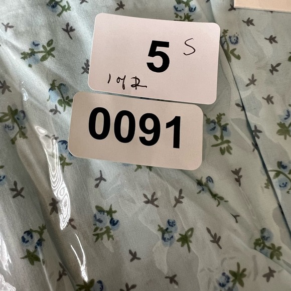 Million Colors Blue Floral Crop Top Womens Small *FREE EARRINGS* - Picture 6 of 6